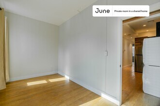 Room in Shared 3 bed/1 bath home in New York, NY - Building Photo - Building Photo