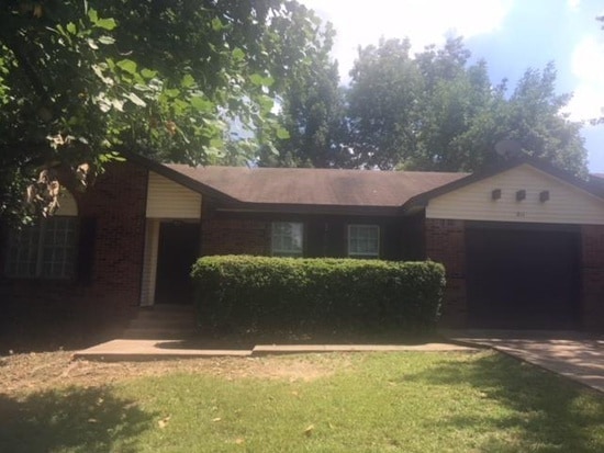 811 Pinestone Pl