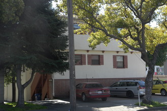 712 Santa Clara Ave in Alameda, CA - Building Photo - Building Photo