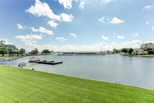 11126 Twain Dr in Montgomery, TX - Building Photo