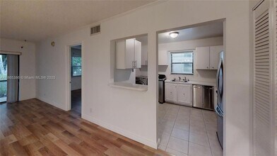 301 N Pine Island Rd in Plantation, FL - Building Photo - Building Photo