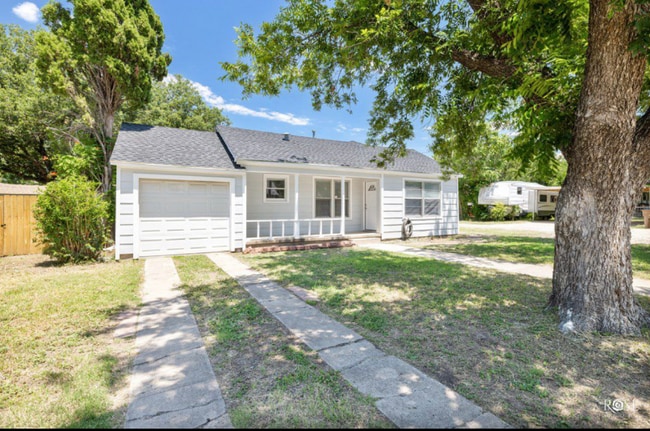 912 N Monroe St in San Angelo, TX - Building Photo - Building Photo