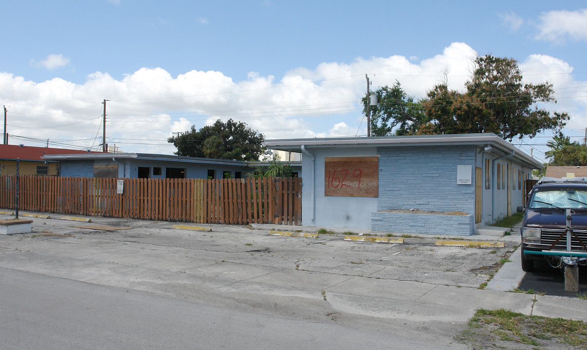 1629 Wilson St in Hollywood, FL - Building Photo