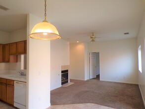 531 Yellow Meadow Ct in Bakersfield, CA - Building Photo - Building Photo