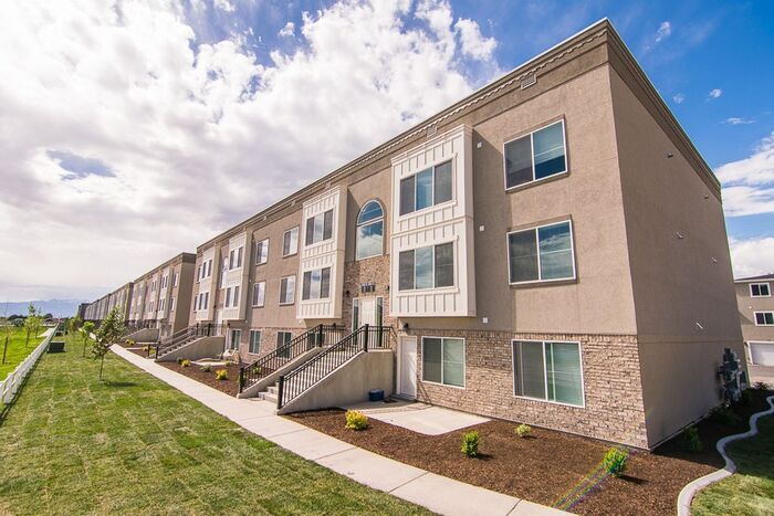 678 E 500 S-Unit -203 in American Fork, UT - Building Photo