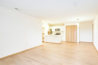 Seminole Woods Apartments in Fitchburg, WI - Building Photo - Building Photo