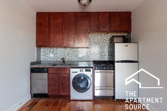 556 W Arlington Pl, Unit 806 in Chicago, IL - Building Photo - Building Photo