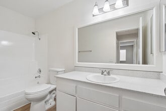 Villa Maria Apartments in Riverside, CA - Foto de edificio - Building Photo