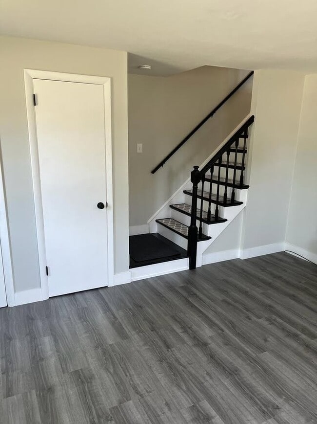 132 Ring Dr in Groton, CT - Building Photo - Building Photo