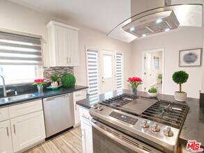 803 Alexandria Ave in Los Angeles, CA - Building Photo - Building Photo