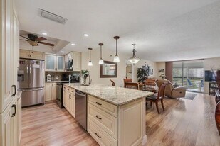 5340 NW 2nd Ave, Unit 2260 in Boca Raton, FL - Building Photo