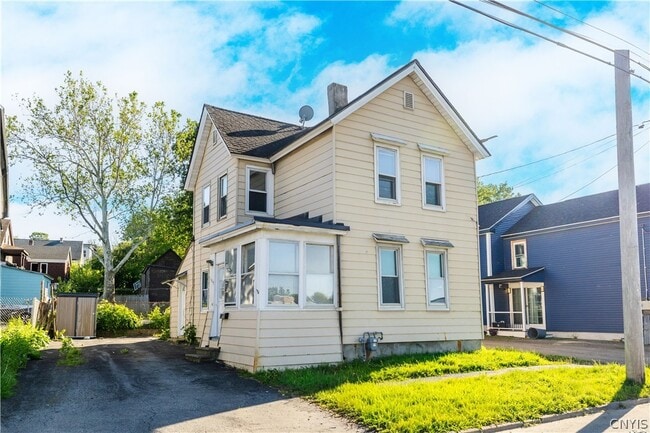 property at 1409 Erie St