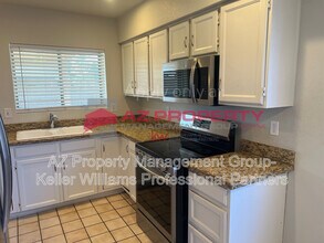 7039 W Cameron Dr in Peoria, AZ - Building Photo - Building Photo