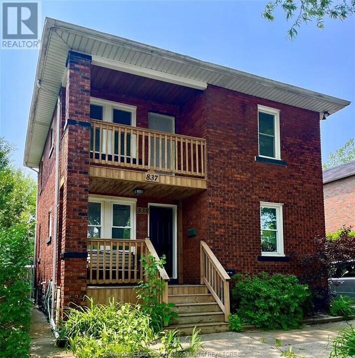 837-837 Louis Ave in Windsor, ON - Building Photo