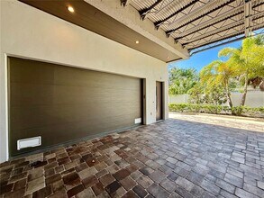 4910 W McElroy Ave in Tampa, FL - Building Photo - Building Photo