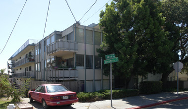 592 Jean St in Oakland, CA - Building Photo - Building Photo