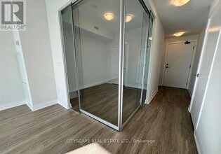 4130 Parkside Village Dr in Mississauga, ON - Building Photo - Building Photo
