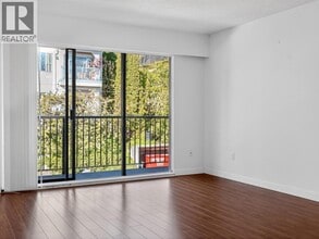 170 W 4th St in North Vancouver, BC - Building Photo - Building Photo