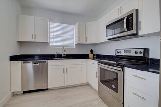 753 NW 30th St in Miami, FL - Building Photo - Building Photo