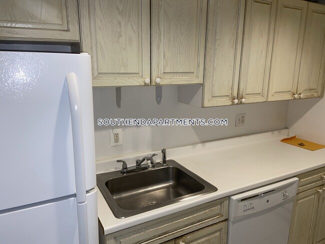 1742 Washington St, Unit 1 in Boston, MA - Building Photo - Building Photo