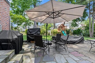 41 Allenwood Rd in Great Neck, NY - Building Photo - Building Photo