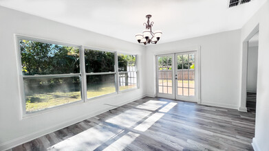 1927 Ripon Dr in Clearwater, FL - Foto de edificio - Building Photo
