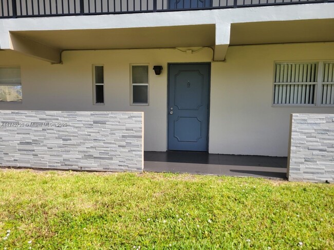 property at 7925 N Colony Cir