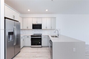 17172 SW 2nd St in Pembroke Pines, FL - Building Photo