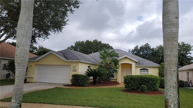 1487 Vintage Ln in Naples, FL - Foto de edificio - Building Photo