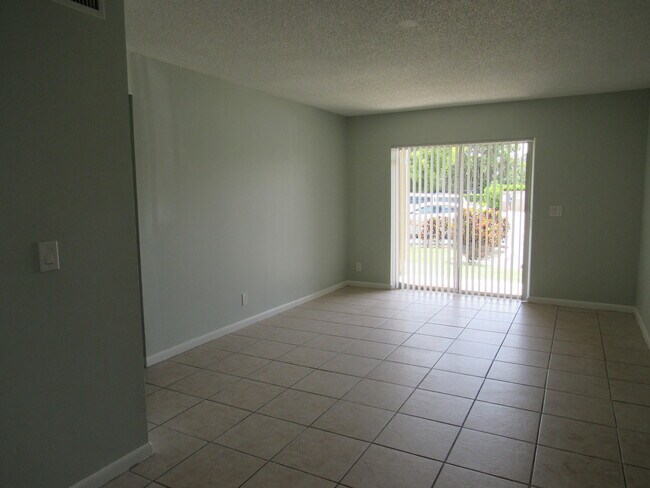 1822 Abbey Rd in West Palm Beach, FL - Building Photo - Building Photo