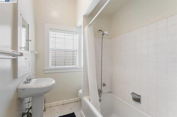5484 Vicente Way in Oakland, CA - Building Photo - Building Photo