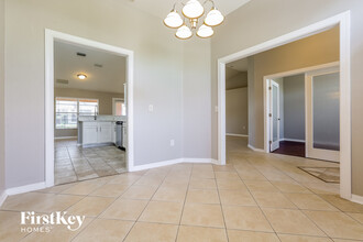 3811 Trenton Ln in North Port, FL - Foto de edificio - Building Photo