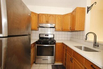 4 W 130th St, Unit 4 in New York, NY - Building Photo - Building Photo
