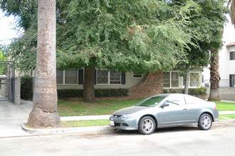 330 N Cedar St in Glendale, CA - Building Photo - Building Photo