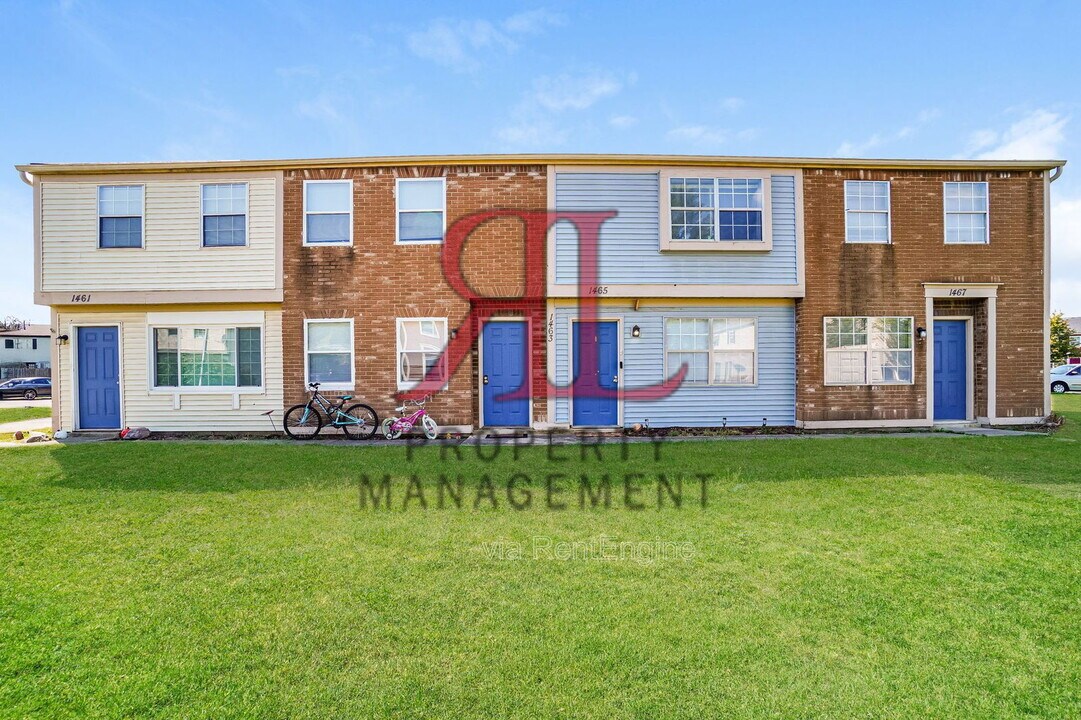 1467 Worthington Row Dr in Columbus, OH - Building Photo