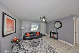 6025 Florida Cir S in Apollo Beach, FL - Building Photo - Building Photo