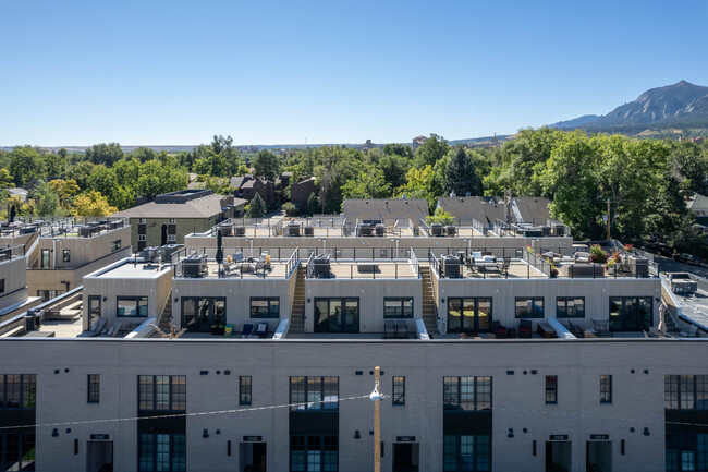 Pearl 21 Townhomes in Boulder, CO - Building Photo - Building Photo