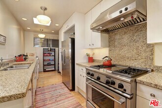 311 Ocean Ave-Unit -305 in Santa Monica, CA - Foto de edificio - Building Photo