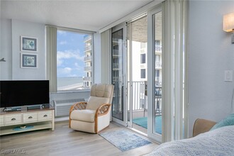 7330 Estero Blvd in Fort Myers Beach, FL - Foto de edificio - Building Photo