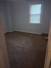 31 Guy Plz, Unit 33 in West Springfield, MA - Building Photo - Building Photo