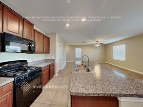 5140 White Chicory Dr, Unit 2 in Apollo Beach, FL - Building Photo - Building Photo