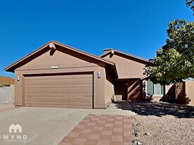 10037 E Stella Rd in Tucson, AZ - Building Photo
