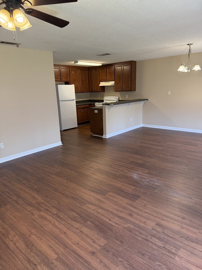 3935 Rodnor Forest Ln in Albany, GA - Building Photo - Building Photo