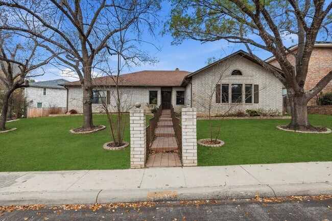 9227 Linbrooke in San Antonio, TX - Building Photo - Building Photo