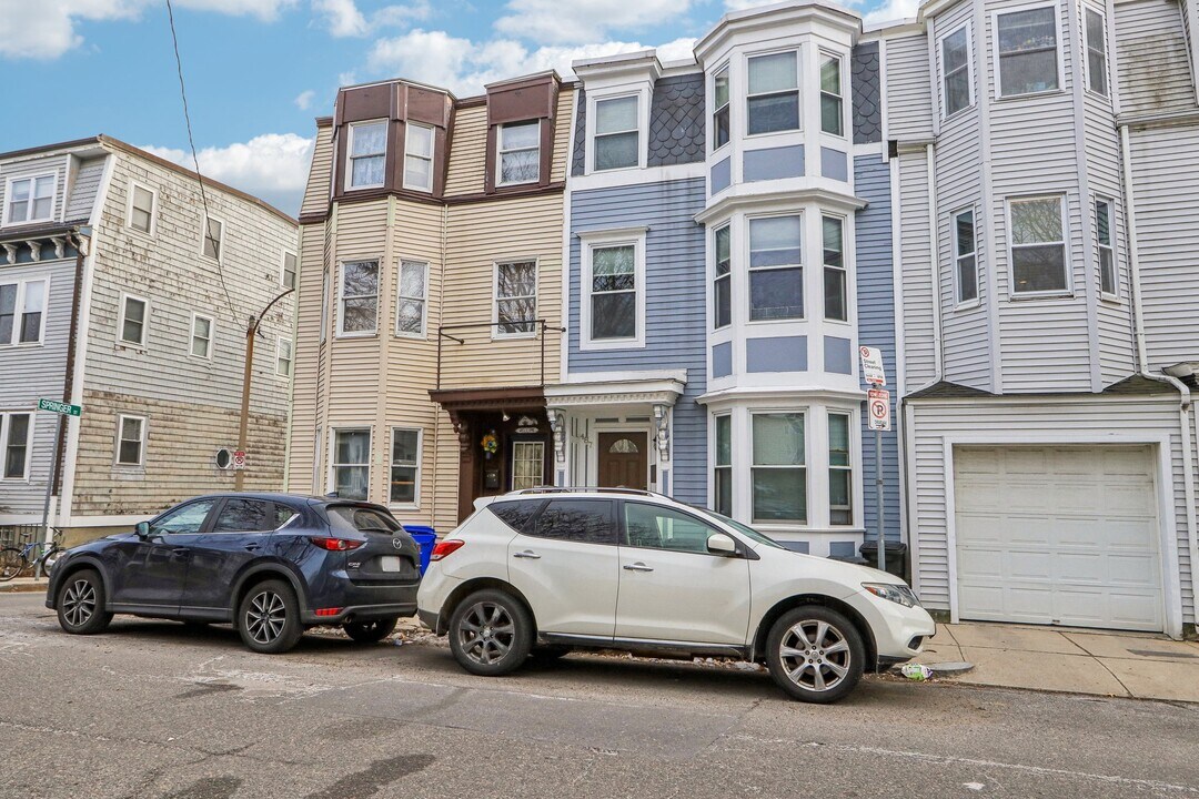 487 E 7th St, Unit 2 in Boston, MA - Building Photo