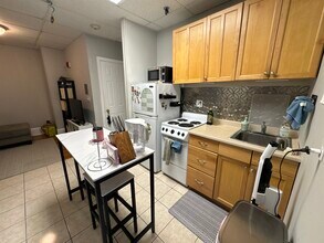 875 Beacon St, Unit 43 in Boston, MA - Foto de edificio - Building Photo