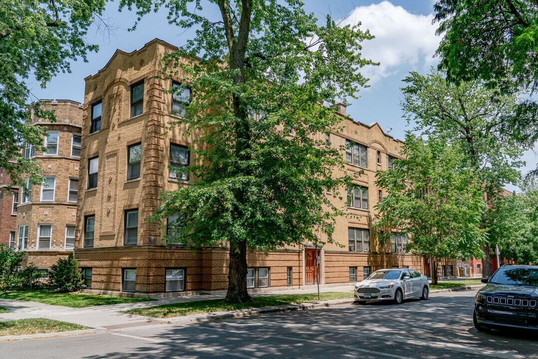 2622 W Gunnison St in Chicago, IL - Building Photo