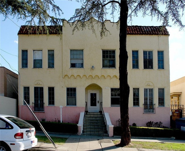 1522 N Mariposa Ave in Los Angeles, CA - Building Photo - Building Photo