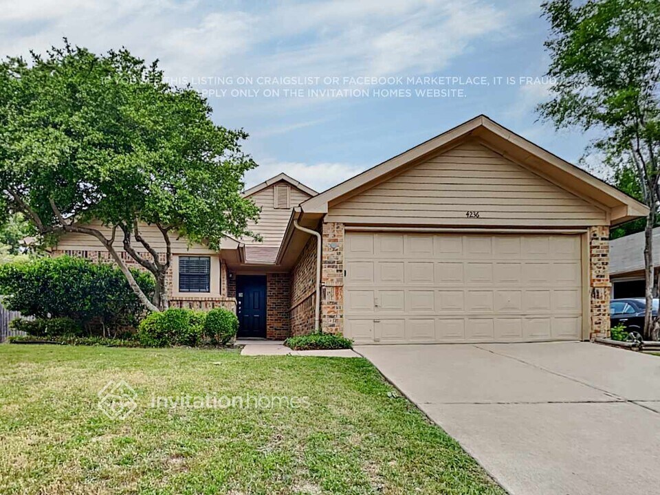 4236 Periwinkle Dr in Fort Worth, TX - Building Photo