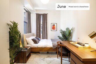 Private bedroom in 3 bed/1 bath Home in New York, NY - Building Photo - Building Photo
